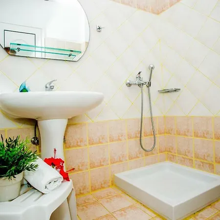 Casa Di Luna Апарт-отель Лурдата